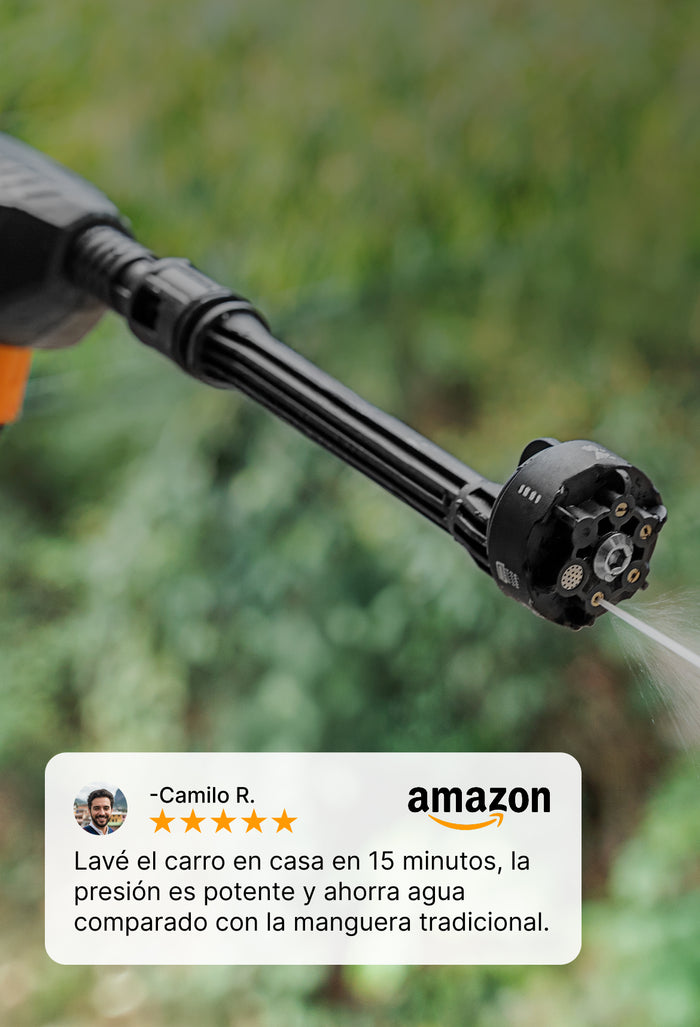 Hidrolavadora portátil Inbogo en uso con reseñas de clientes, ideal para lavar autos, terrazas o jardines rápidamente.