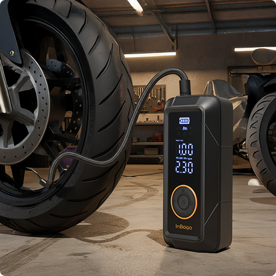 Inflador portátil Inbogo inflando la llanta de una motocicleta