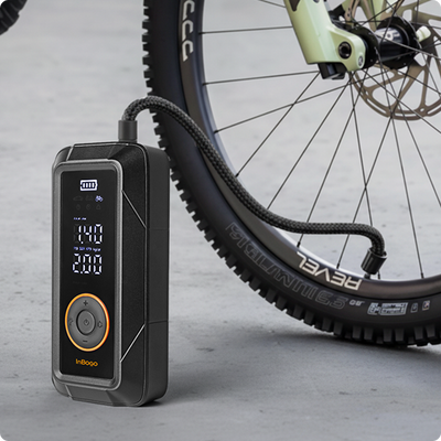 Compresor de aire portátil Inbogo inflando la llanta de una bicicleta